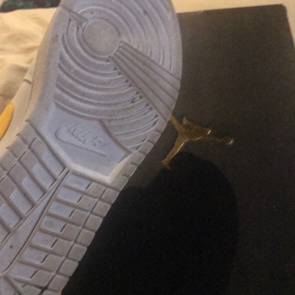 Air Jordan one retro lows 10.5 - Picture 2 of 5